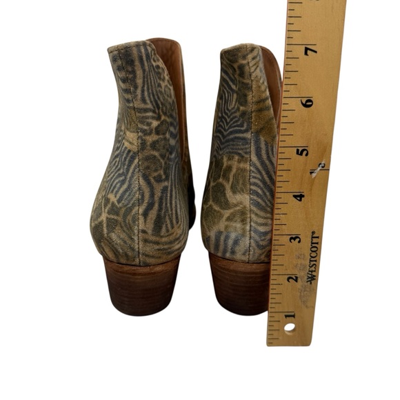 NWOT FREE PEOPLE Women’s Sz 37 Animal Print Charm Double V Western Suede Booties - Picture 6 of 16